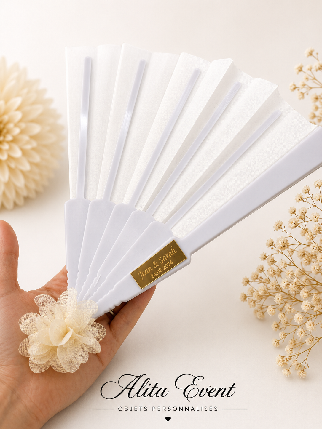 Éventail Blanc en Plastique avec Gravure Personnalisée