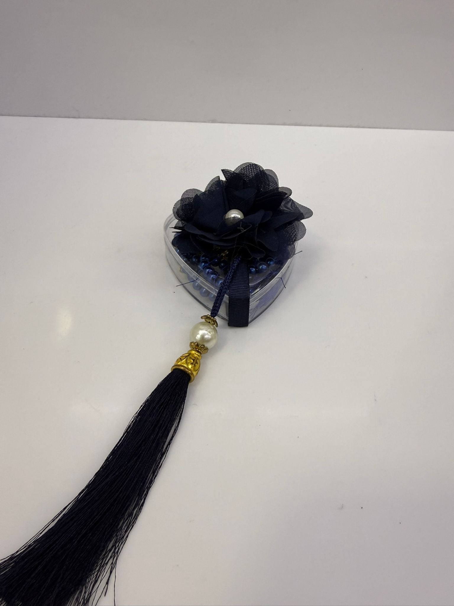 Chapelet dans une boite décorée